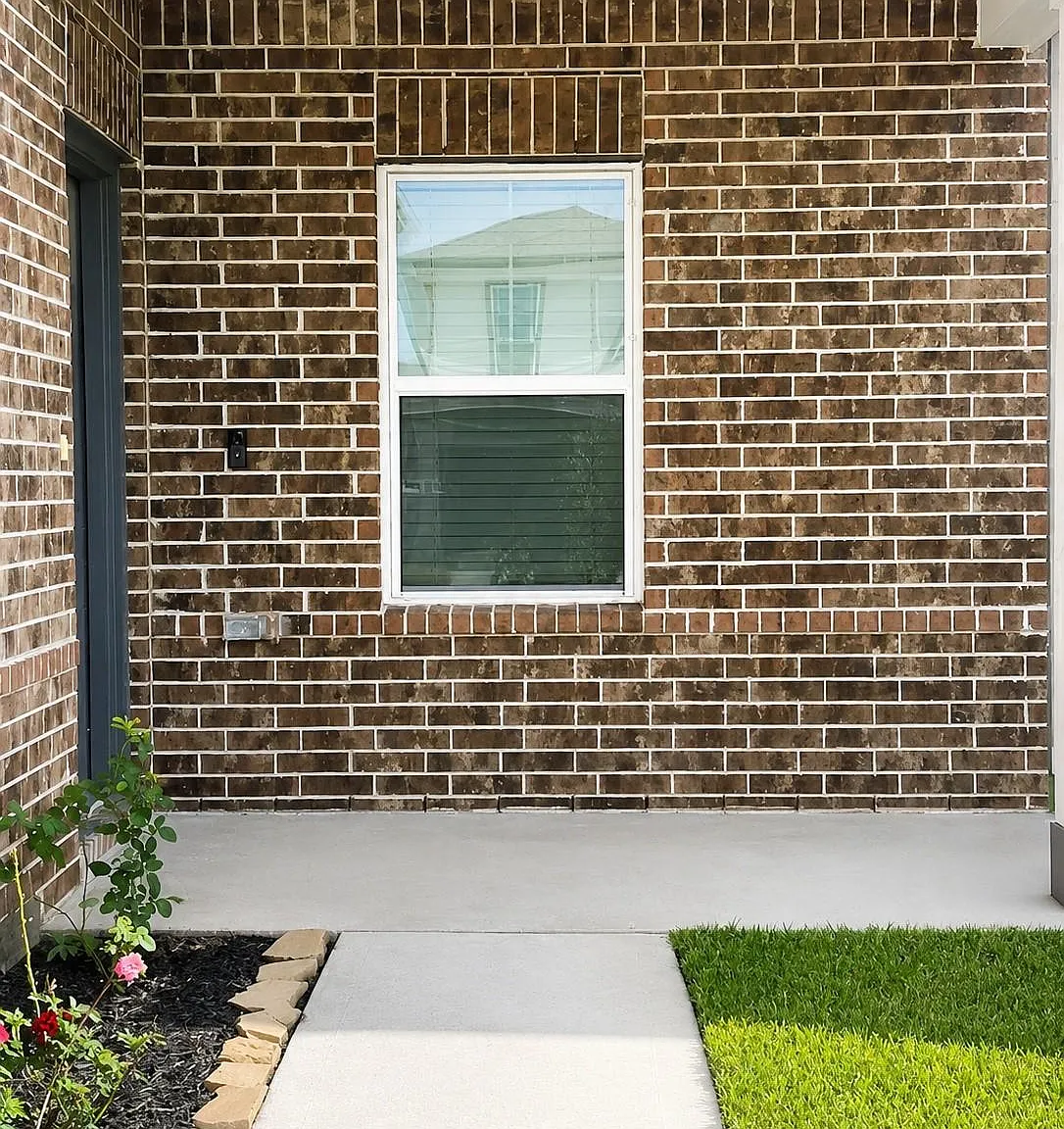 3 bed, 2.0 bath, 1300 sqft, $2,000 — Photo 2