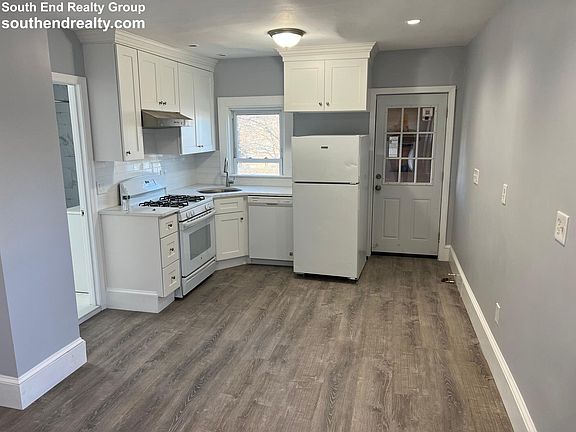 2nd image of 32 Stedman Ave