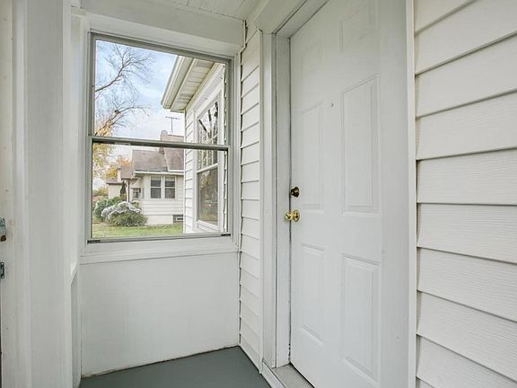 4th image of 4336 Bloomington Ave