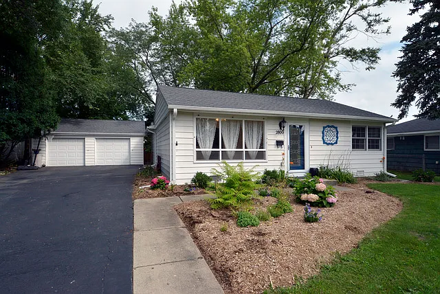 2800 Saint James St photo 1