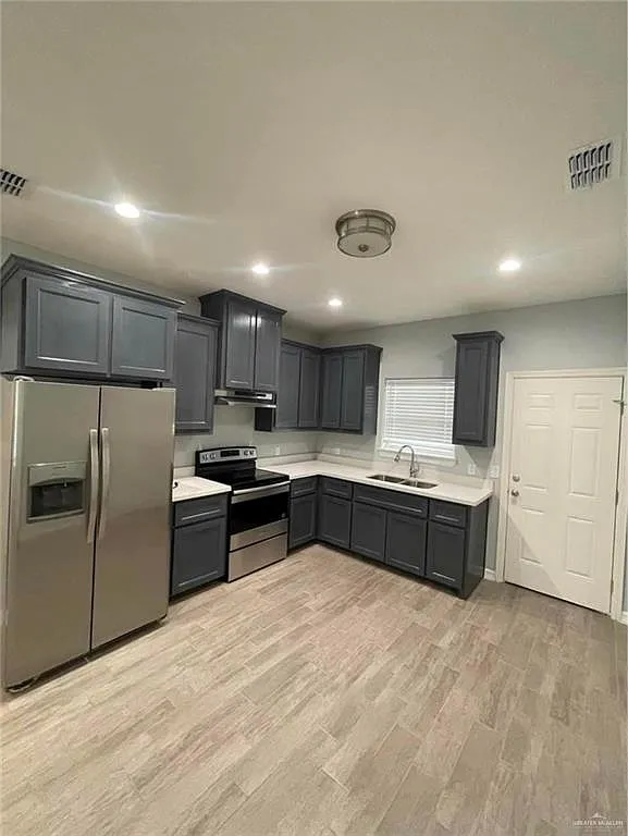 3 bed, 2.0 bath, 1000 sqft, $1,100 — Photo 2
