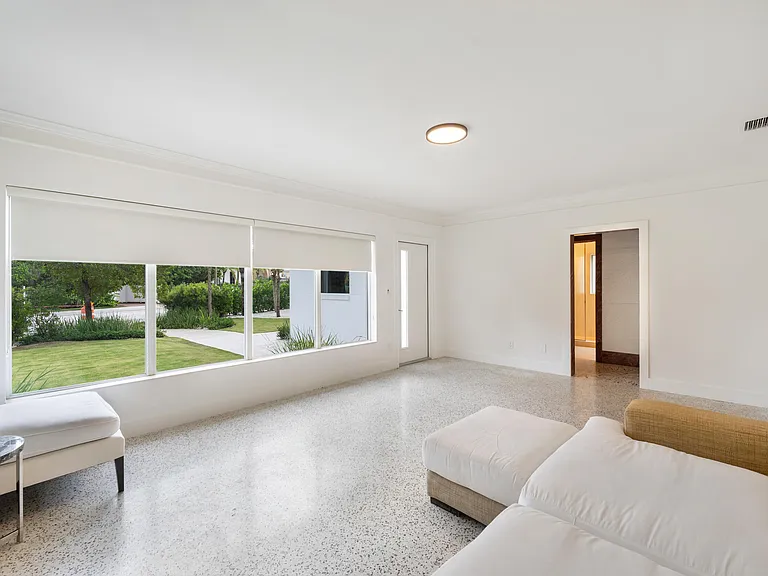 3415 N Flagler Dr — Photo 35