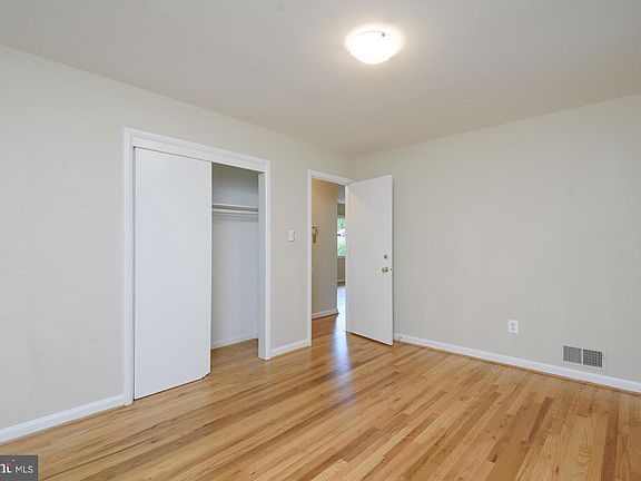 4th image of 2463 S Culpeper St