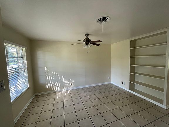 3rd image of 734 Crestview Dr
