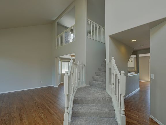 5th image of 10117 183rd Ave E
