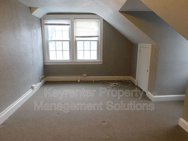 811 E Beverly St #B — Photo 16