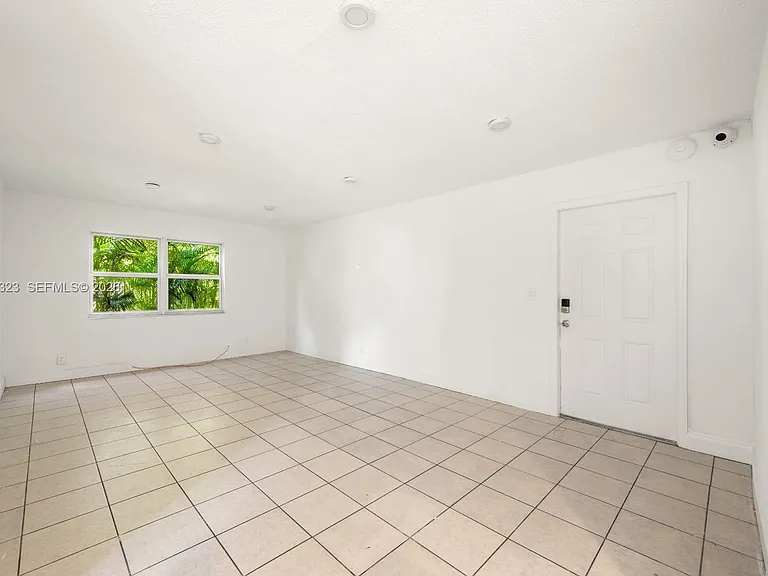 608 SW 16th Ave #3 — Photo 11