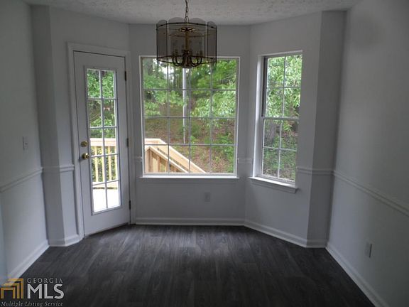 3rd image of 62 Ivy Trace Blvd