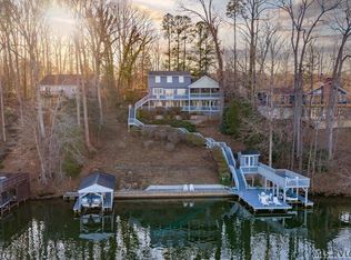 418 Fox Den Dr, Bracey, VA 23919