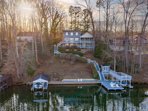 418 Fox Den Dr, Bracey, VA 23919