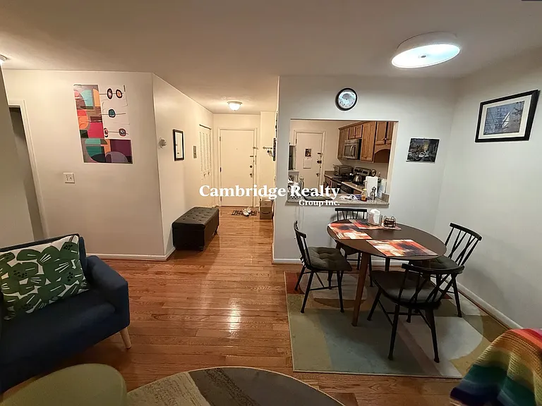 804 Centre St — Photo 4