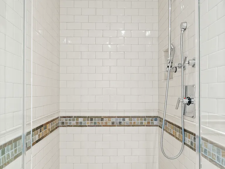 421 Chestnut St #404 — Photo 23