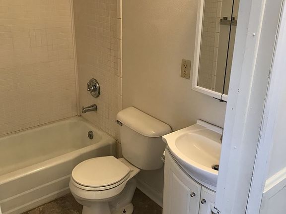 3rd image of 731 John St APT 02