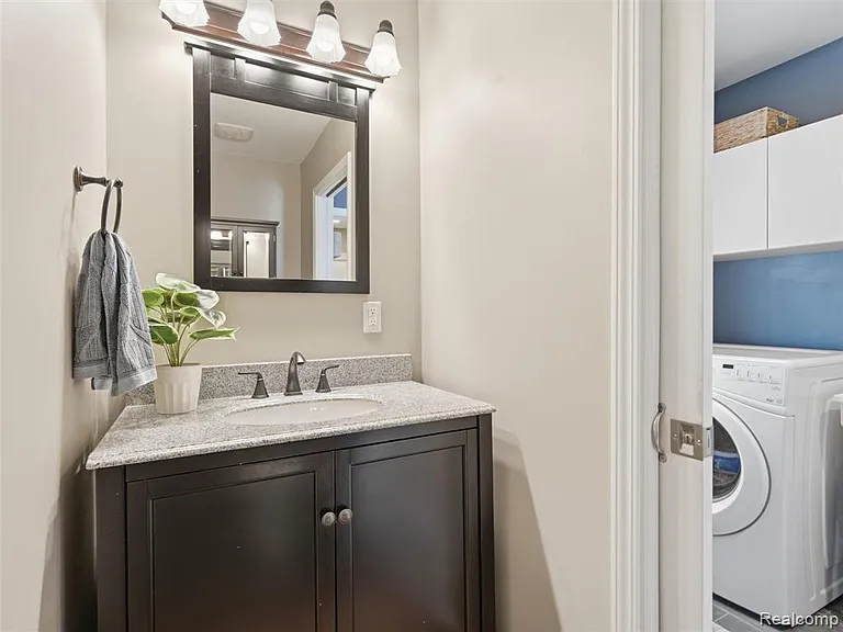 626 Kayser Ave — Photo 15