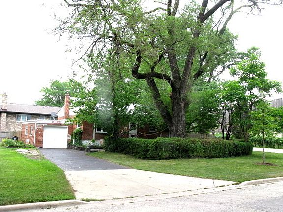 2nd image of 10049 Montrose Ave