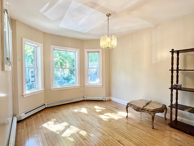 19 Park View St — Photo 1