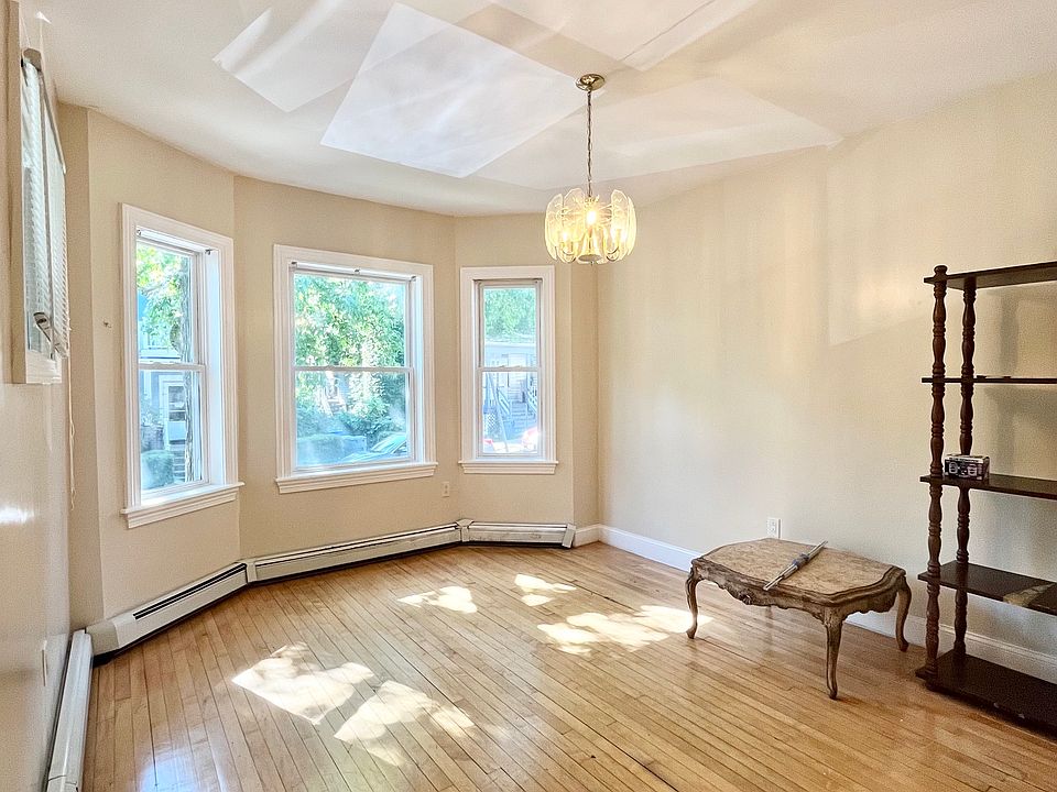 1st image of 19 Park View St