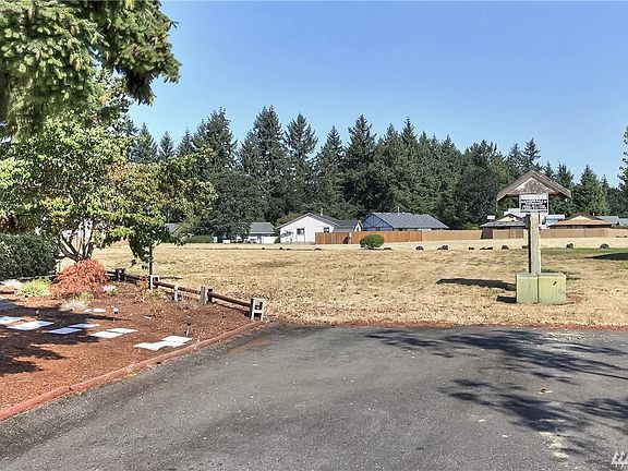 2nd image of 744 Hamelin Ln SE