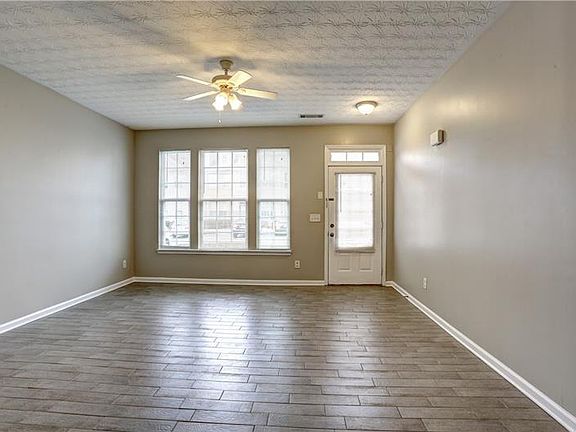 5th image of 2749 Heathrow Dr