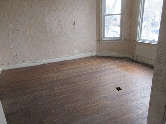 3rd image of 2341 N Monticello Ave