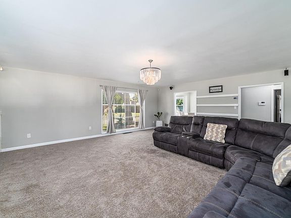 4th image of 621 Fairmont Dr