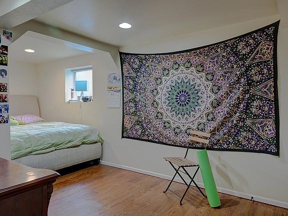 5th image of 301 Belmont Ave E