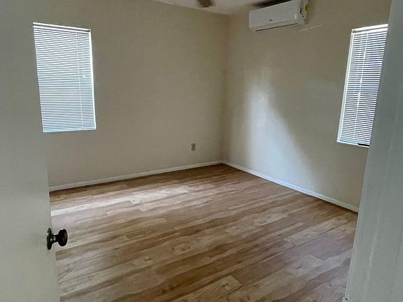 4th image of 435 12th Ave NE APT 5
