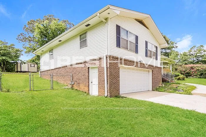 3 bed, 2.5 bath, 1728 sqft, $1,775 — Photo 2