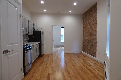 3rd image of 226 E 85th St APT 5D