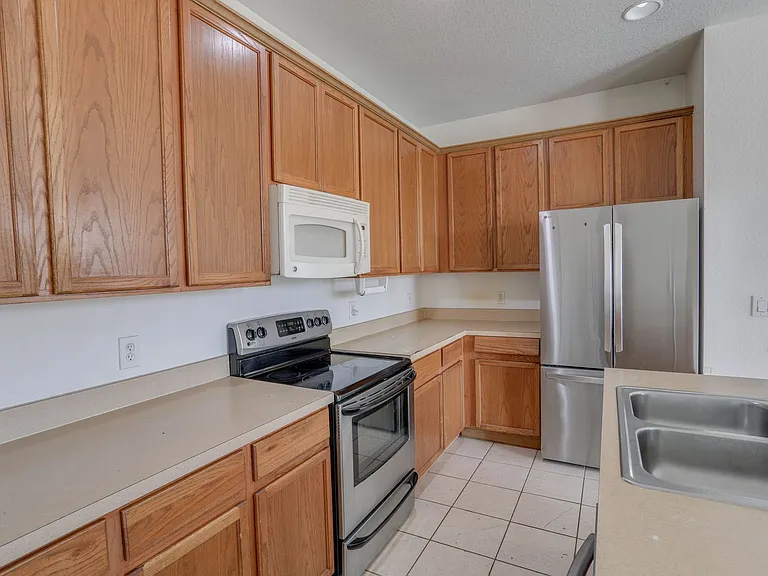 4977 Pall Mall St W — Photo 11