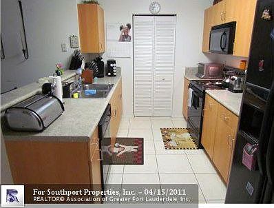 5th image of 10303 NW 33rd Pl