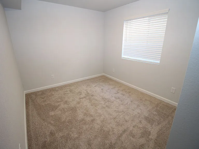 943 E Moreno Ave — Photo 20