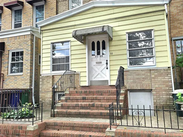71-09 68 Street, Glendale, NY 11385