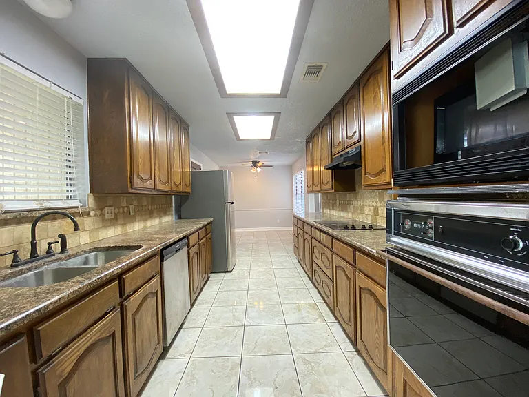 4131 Crossgate Ct — Photo 10