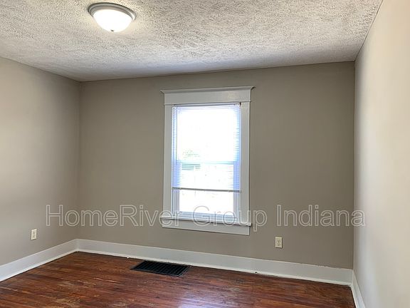 5th image of 229 W 38th St #U