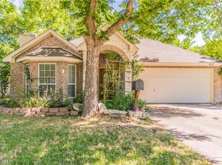 1802 Willow St, Grand Prairie, TX 75050