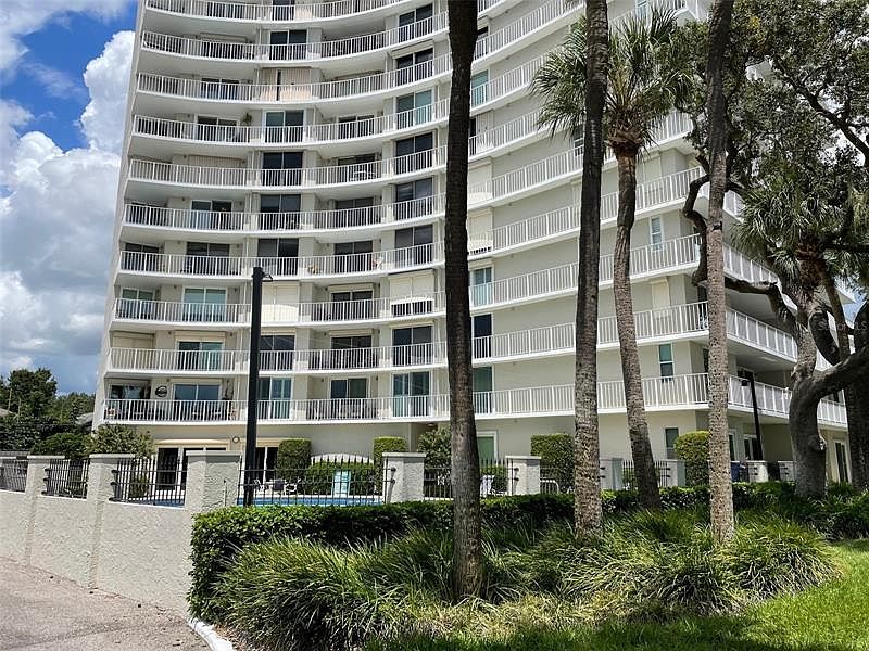 1st image of 2611 Bayshore Blvd APT 906