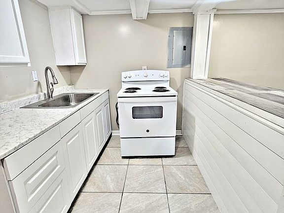 4th image of 614 3rd Ave SW #C