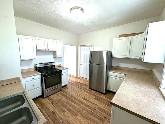 3rd image of 1164 E Donald St