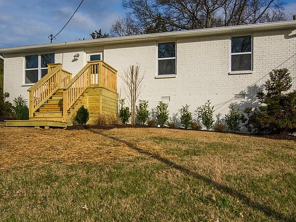 3rd image of 212 Ash Dr