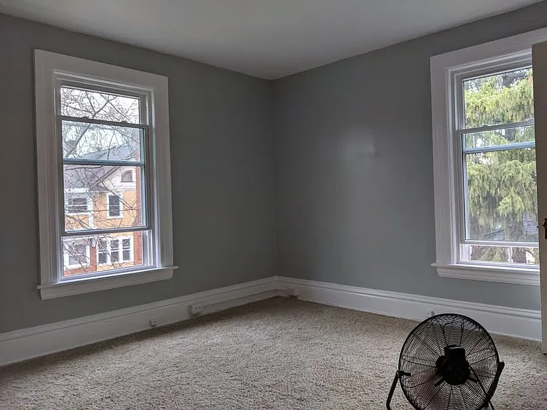 706 Hawthorne St NE #2 — Photo 2