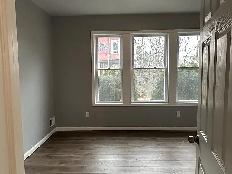 43 Schley St #1R — Photo 16