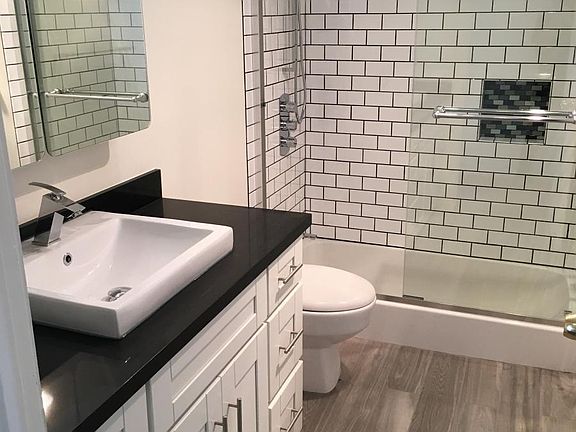 2nd image of 500 Evergreen St Unit 209