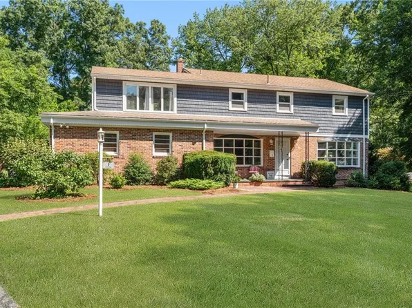 1 Gladridge Dr, East Greenwich, RI 02818