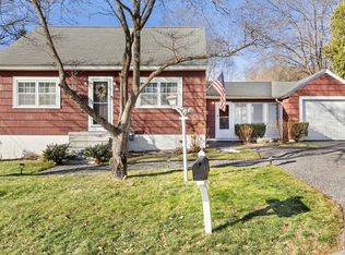 60 Robert St, Dracut, MA 01826