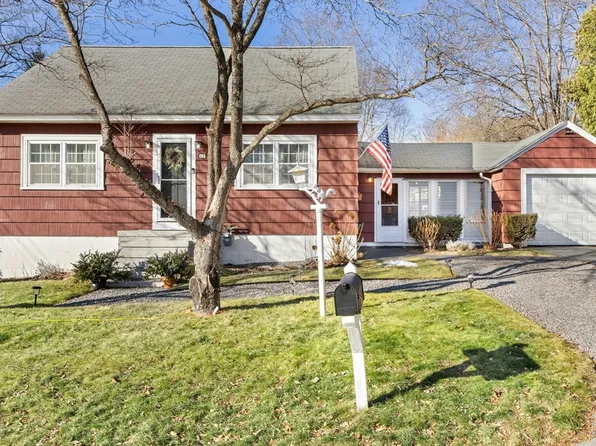 60 Robert St, Dracut, MA 01826