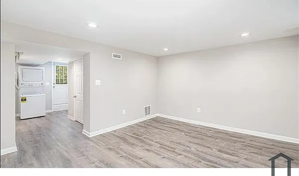1755 White Oak Ave — Photo 17