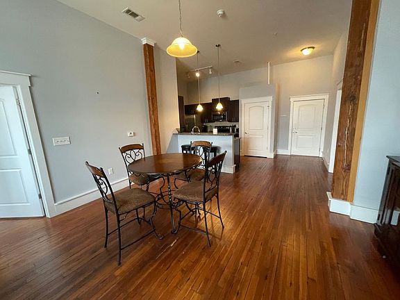 4th image of 200 W Warren St APT 202