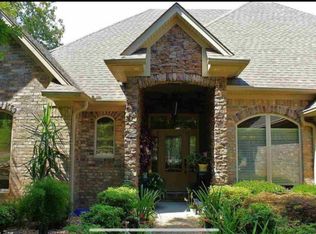 1 Dundas Pl, Hot Springs Village, AR 71909