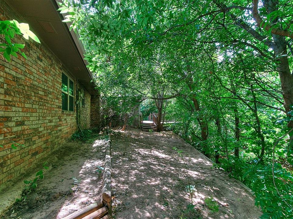 2nd image of 11221 Dover Ct